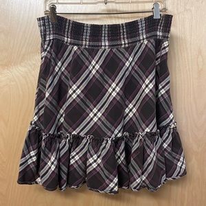 Old Navy ON plaid skirt. Elastic waistband. Perfect condition. Size Large.